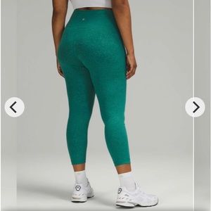 - Lululemon Wunder Train High-Rise Crop 23"
Crunch Teal Lagoon